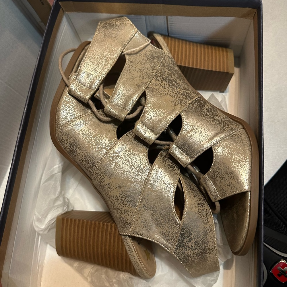 Hippie, laundry, Gold boots